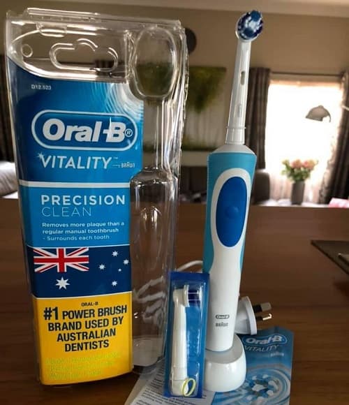 Bàn chải điện Oral B Vitality Precision Clean giá bao nhiêu-2